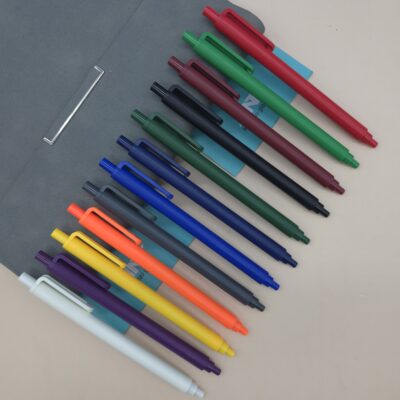 Bút bi quà tặng quảng cáo tại QUÀ TẶNG ANT có thể tùy chỉnh màu sắc, ngòi bút và mực bút theo yêu cầu